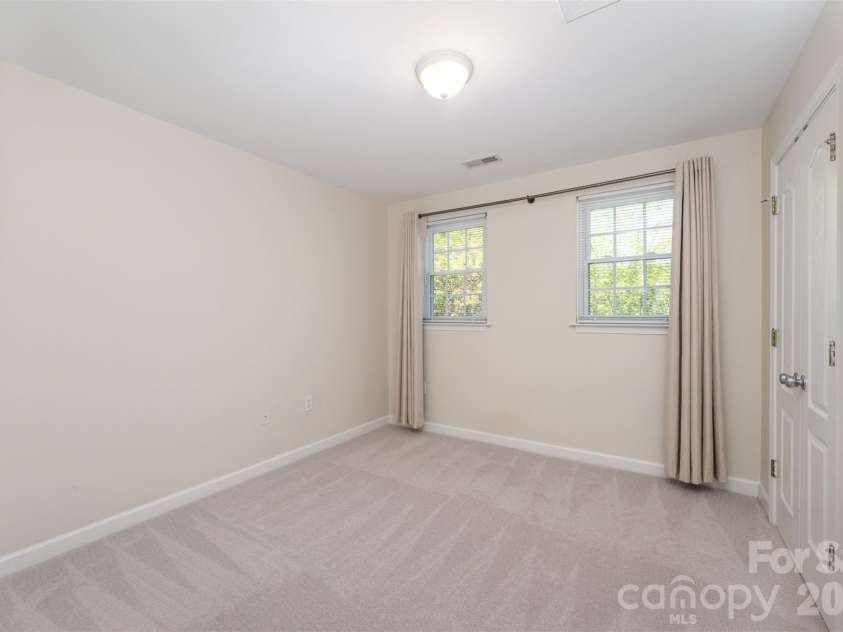 1218 Green Oaks Lane, Charlotte, NC 28205.  MLS# CAR4367673, YatesRealty ID 13065. 