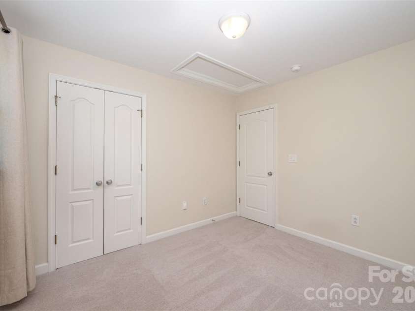 1218 Green Oaks Lane, Charlotte, NC 28205.  MLS# CAR4367673, YatesRealty ID 13065. 