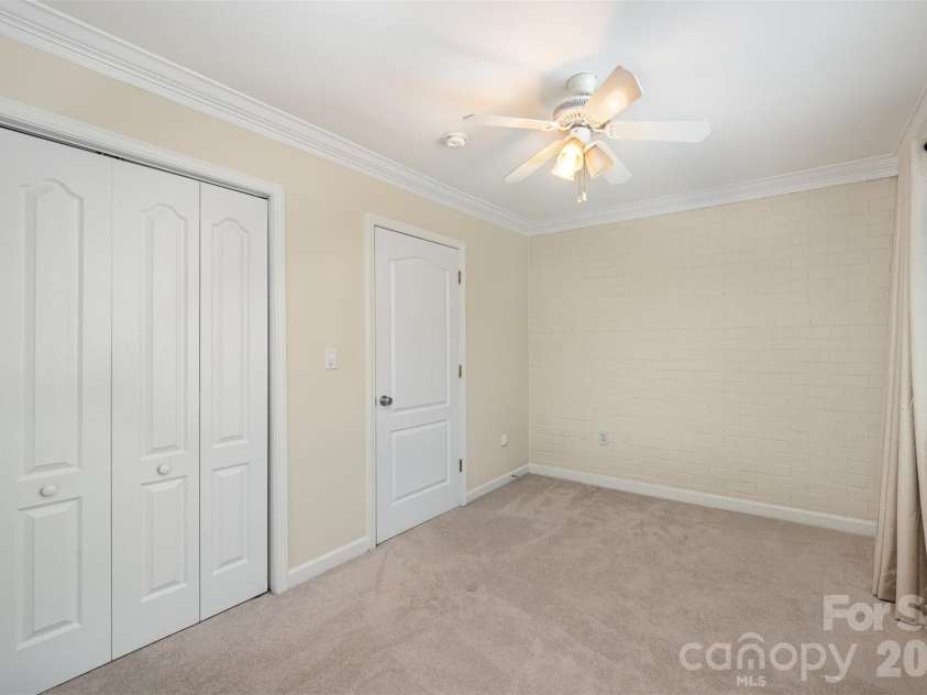 1218 Green Oaks Lane, Charlotte, NC 28205.  MLS# CAR4367673, YatesRealty ID 13065. 