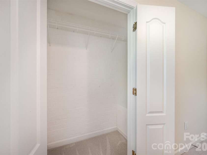 1218 Green Oaks Lane, Charlotte, NC 28205.  MLS# CAR4367673, YatesRealty ID 13065. 