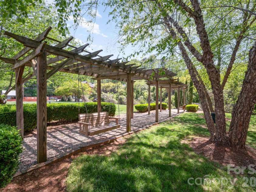 1218 Green Oaks Lane, Charlotte, NC 28205.  MLS# CAR4367673, YatesRealty ID 13065. 