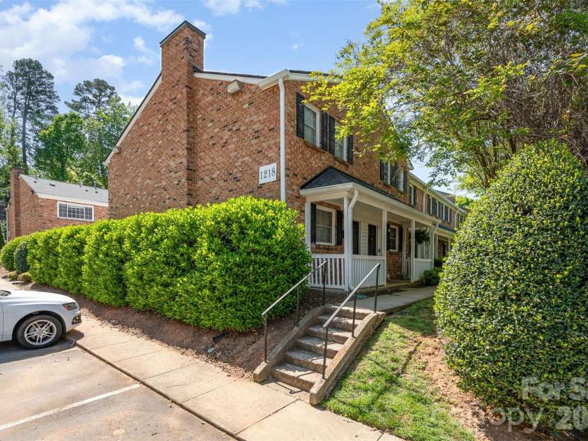 1218 Green Oaks Lane, Charlotte, NC 28205.  MLS# CAR4367673, YatesRealty ID 13065. 