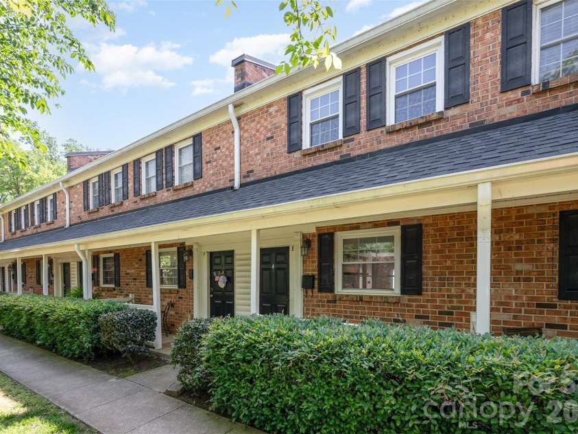 1218 Green Oaks Lane, Charlotte, NC 28205.  MLS# CAR4367673, YatesRealty ID 13065. 