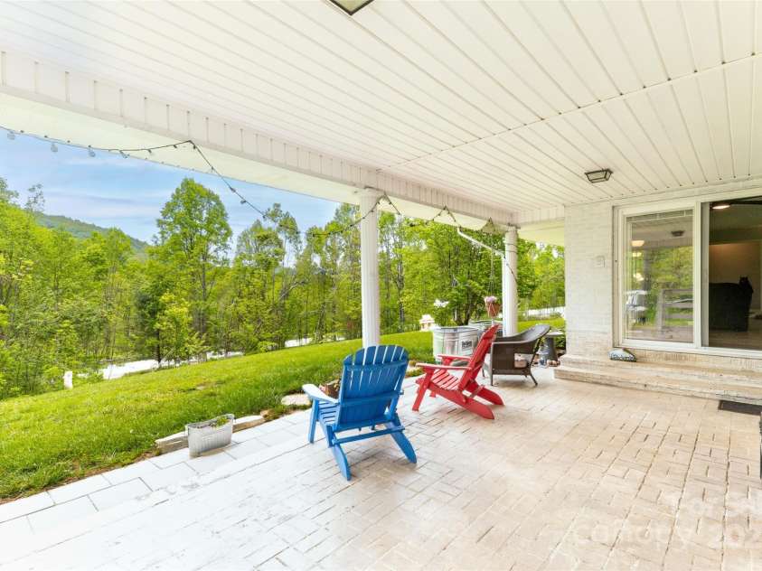 81 Amsoil Drive, Bakersville, NC 28705.  MLS# CAR4258411, YatesRealty ID 13066. 
