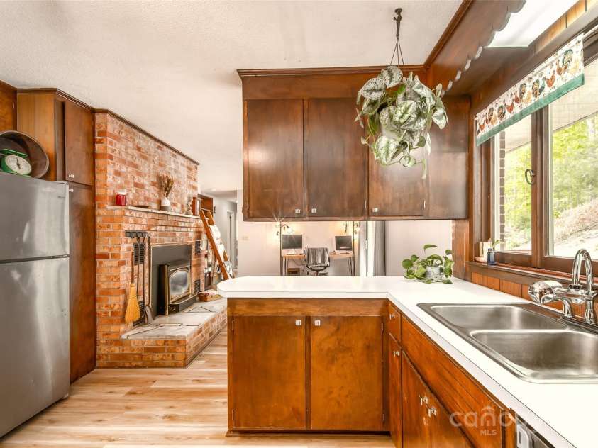 81 Amsoil Drive, Bakersville, NC 28705.  MLS# CAR4258411, YatesRealty ID 13066. 