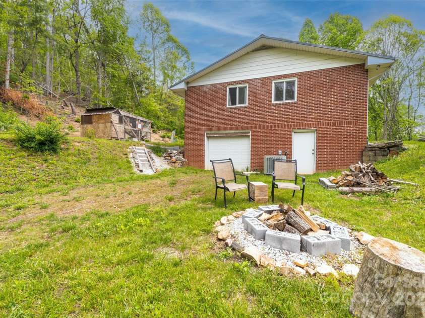 81 Amsoil Drive, Bakersville, NC 28705.  MLS# CAR4258411, YatesRealty ID 13066. 