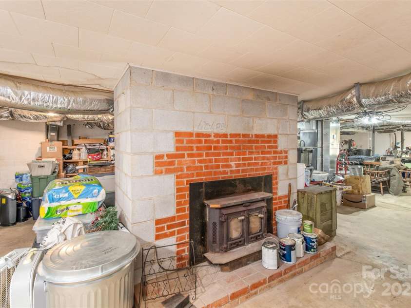 81 Amsoil Drive, Bakersville, NC 28705.  MLS# CAR4258411, YatesRealty ID 13066. 