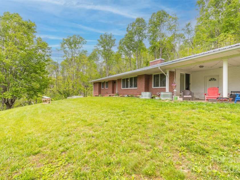 81 Amsoil Drive, Bakersville, NC 28705.  MLS# CAR4258411, YatesRealty ID 13066. 