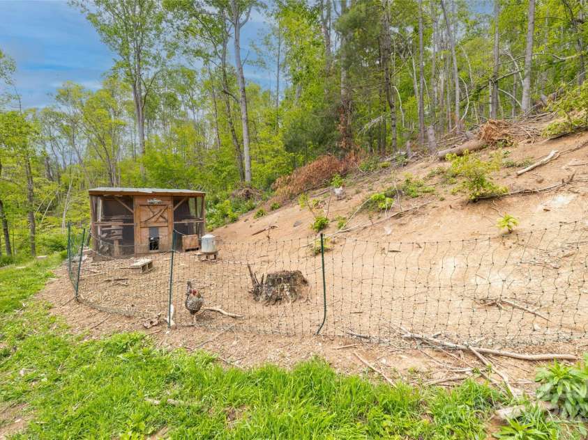 81 Amsoil Drive, Bakersville, NC 28705.  MLS# CAR4258411, YatesRealty ID 13066. 