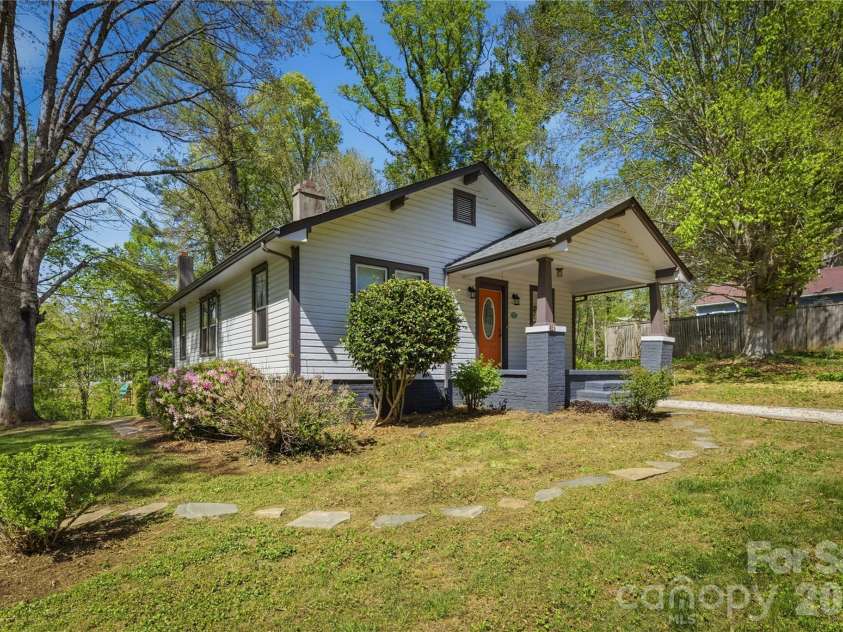 512 Alexander Avenue, Morganton, NC 28655.  MLS# CAR4370253, YatesRealty ID 13067. 