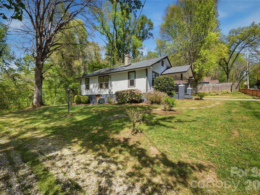 512 Alexander Avenue, Morganton, NC 28655.  MLS# CAR4370253, YatesRealty ID 13067. 