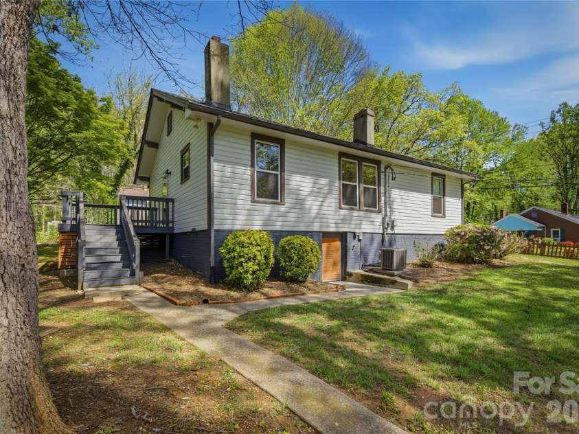 512 Alexander Avenue, Morganton, NC 28655.  MLS# CAR4370253, YatesRealty ID 13067. 