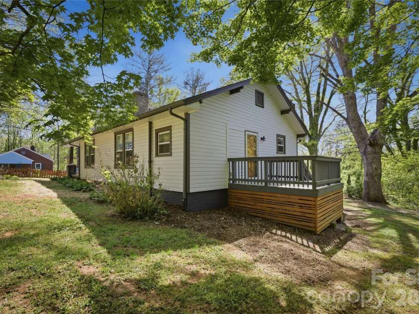512 Alexander Avenue, Morganton, NC 28655.  MLS# CAR4370253, YatesRealty ID 13067. 