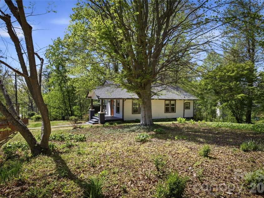 512 Alexander Avenue, Morganton, NC 28655.  MLS# CAR4370253, YatesRealty ID 13067. 