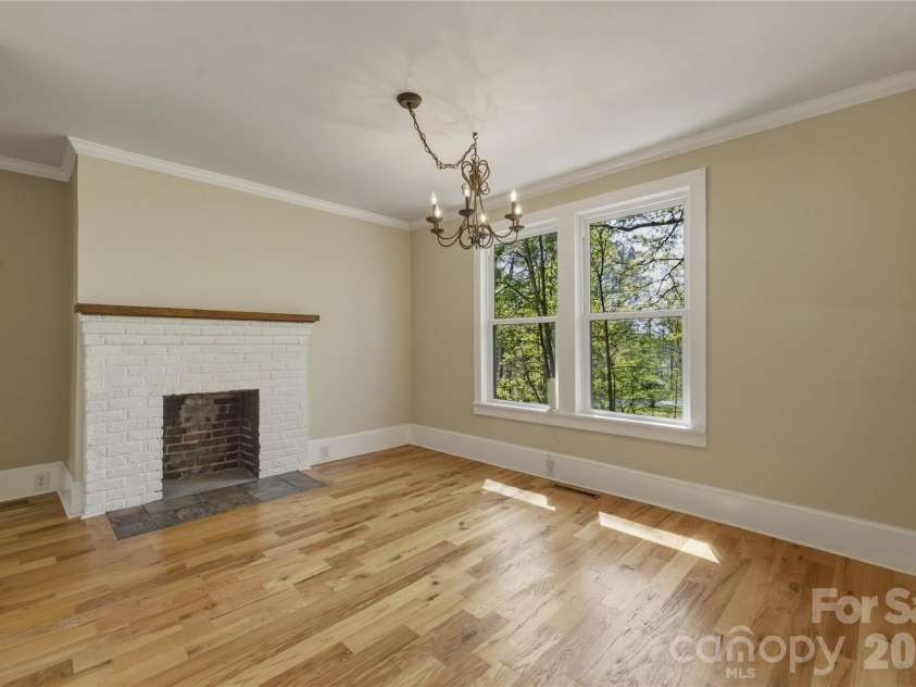 512 Alexander Avenue, Morganton, NC 28655.  MLS# CAR4370253, YatesRealty ID 13067. 
