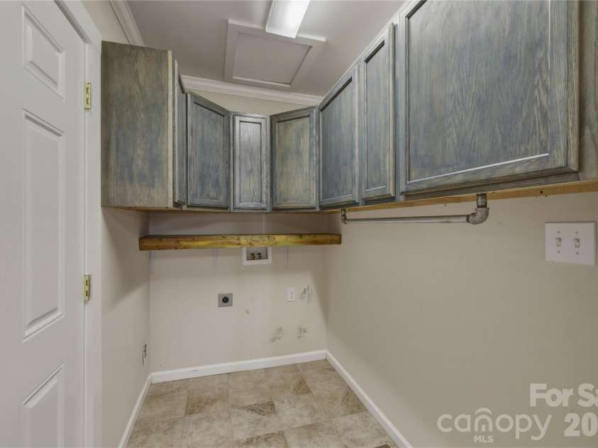512 Alexander Avenue, Morganton, NC 28655.  MLS# CAR4370253, YatesRealty ID 13067. 