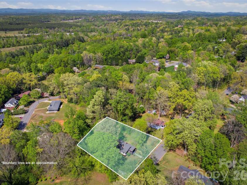 512 Alexander Avenue, Morganton, NC 28655.  MLS# CAR4370253, YatesRealty ID 13067. 