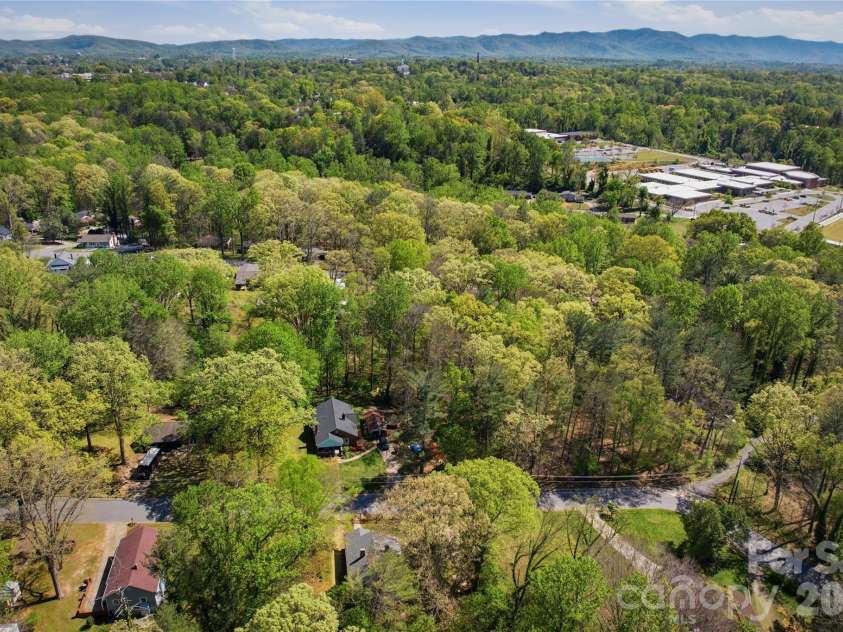 512 Alexander Avenue, Morganton, NC 28655.  MLS# CAR4370253, YatesRealty ID 13067. 