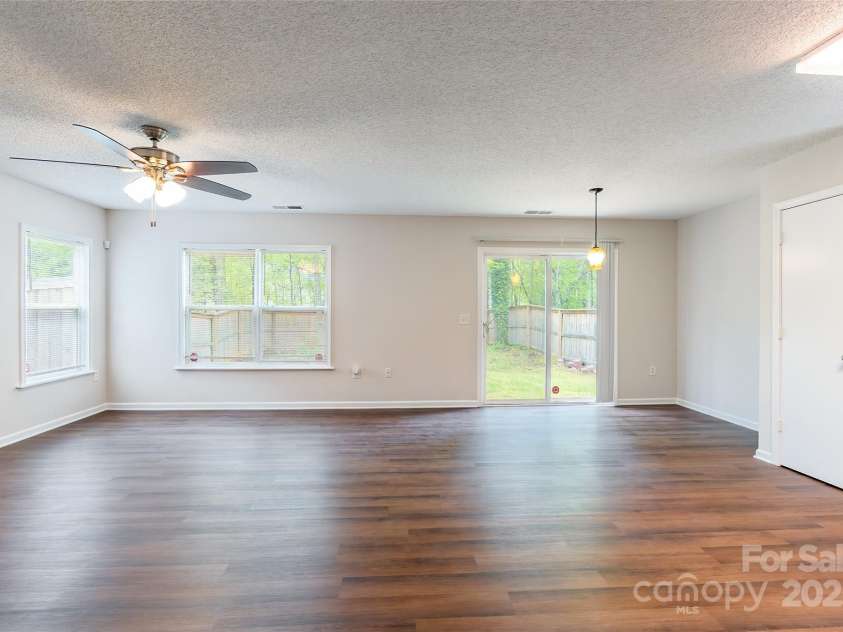 523 Tribune Drive, Charlotte, NC 28214.  MLS# CAR4245875, YatesRealty ID 13067. 