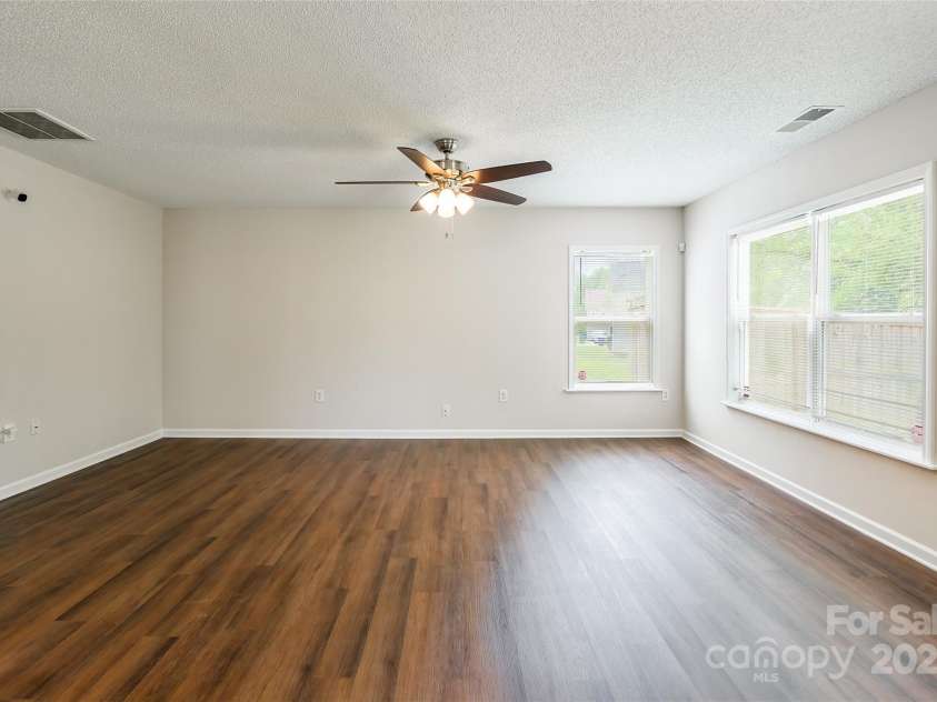 523 Tribune Drive, Charlotte, NC 28214.  MLS# CAR4245875, YatesRealty ID 13067. 