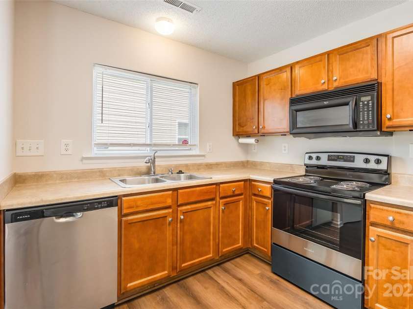 523 Tribune Drive, Charlotte, NC 28214.  MLS# CAR4245875, YatesRealty ID 13067. 