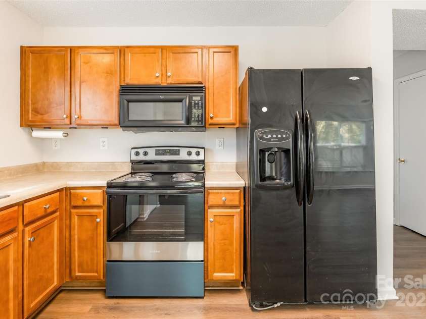 523 Tribune Drive, Charlotte, NC 28214.  MLS# CAR4245875, YatesRealty ID 13067. 