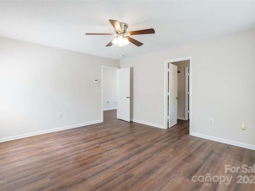 523 Tribune Drive, Charlotte, NC 28214.  MLS# CAR4245875, YatesRealty ID 13067. 