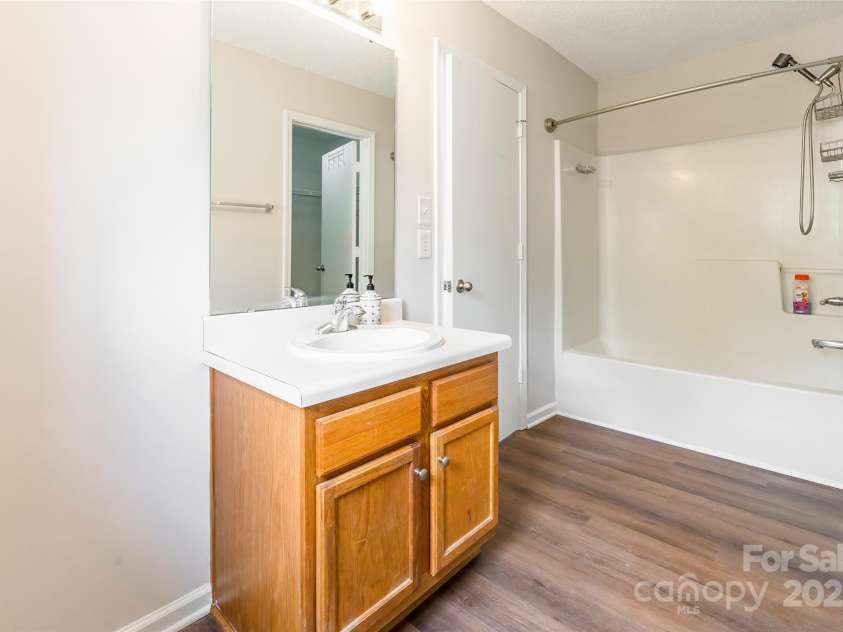 523 Tribune Drive, Charlotte, NC 28214.  MLS# CAR4245875, YatesRealty ID 13067. 