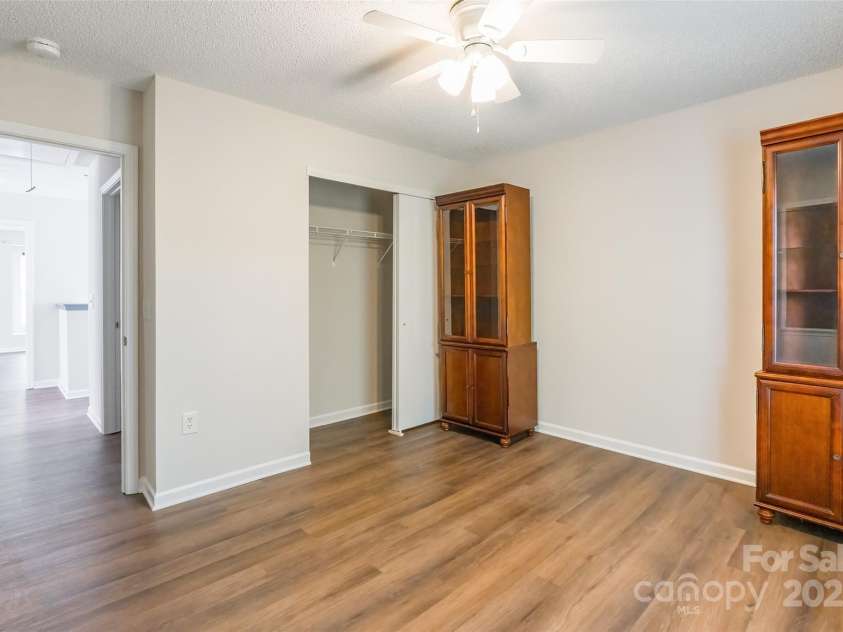 523 Tribune Drive, Charlotte, NC 28214.  MLS# CAR4245875, YatesRealty ID 13067. 