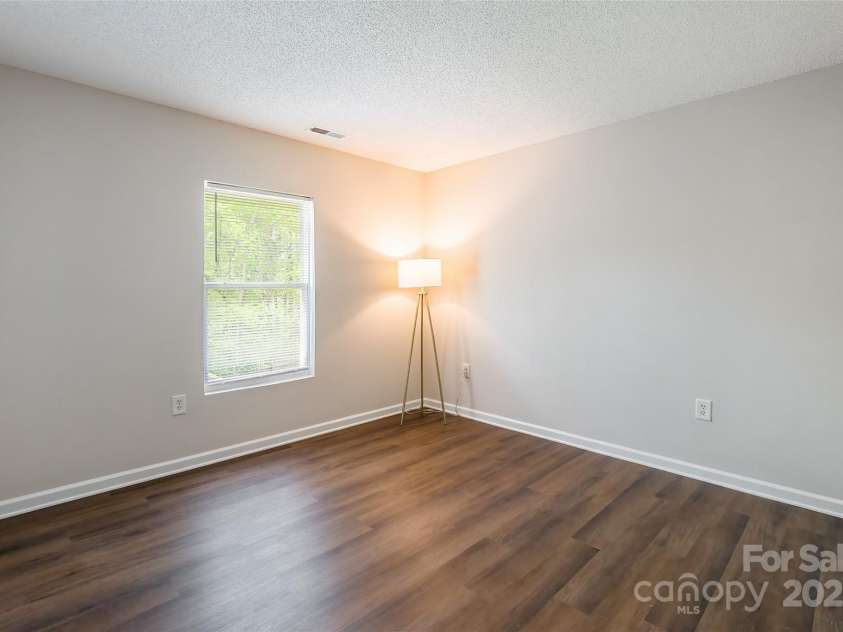 523 Tribune Drive, Charlotte, NC 28214.  MLS# CAR4245875, YatesRealty ID 13067. 