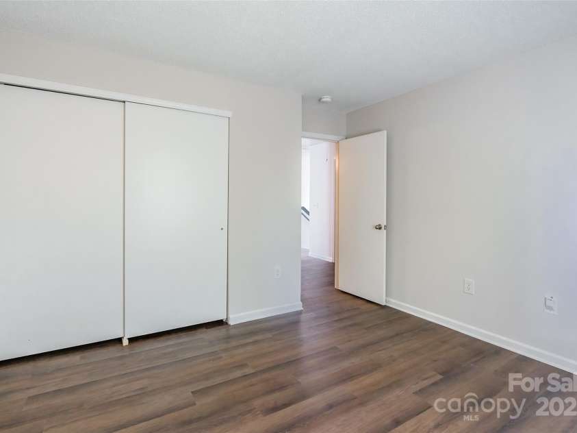 523 Tribune Drive, Charlotte, NC 28214.  MLS# CAR4245875, YatesRealty ID 13067. 