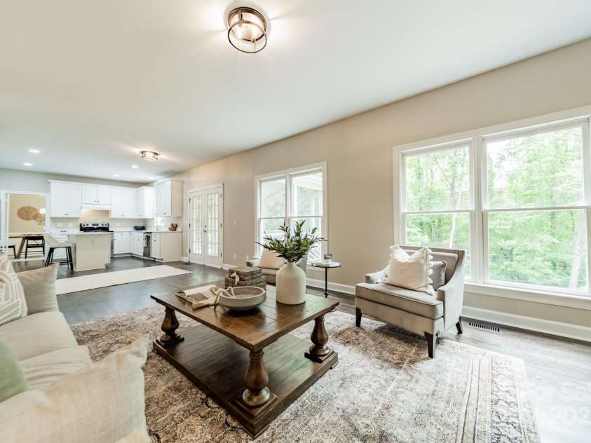 2907 Notchview Court, Charlotte, NC 28210.  MLS# CAR4257464, YatesRealty ID 13068. Family Room