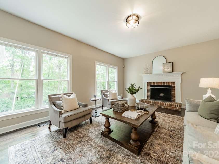 2907 Notchview Court, Charlotte, NC 28210.  MLS# CAR4257464, YatesRealty ID 13068. Family Room