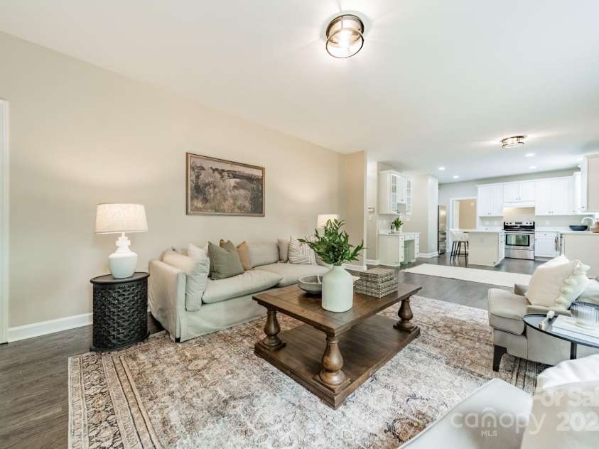 2907 Notchview Court, Charlotte, NC 28210.  MLS# CAR4257464, YatesRealty ID 13068. Family Room