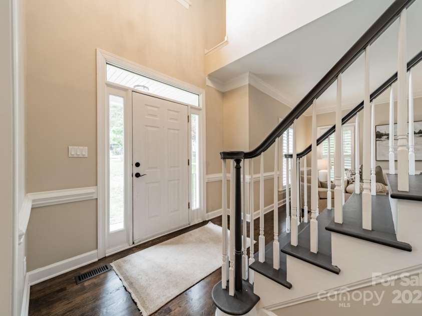 2907 Notchview Court, Charlotte, NC 28210.  MLS# CAR4257464, YatesRealty ID 13068. Foyer