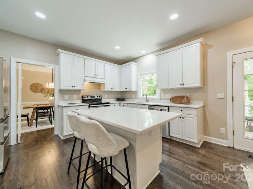 2907 Notchview Court, Charlotte, NC 28210.  MLS# CAR4257464, YatesRealty ID 13068. Kitchen