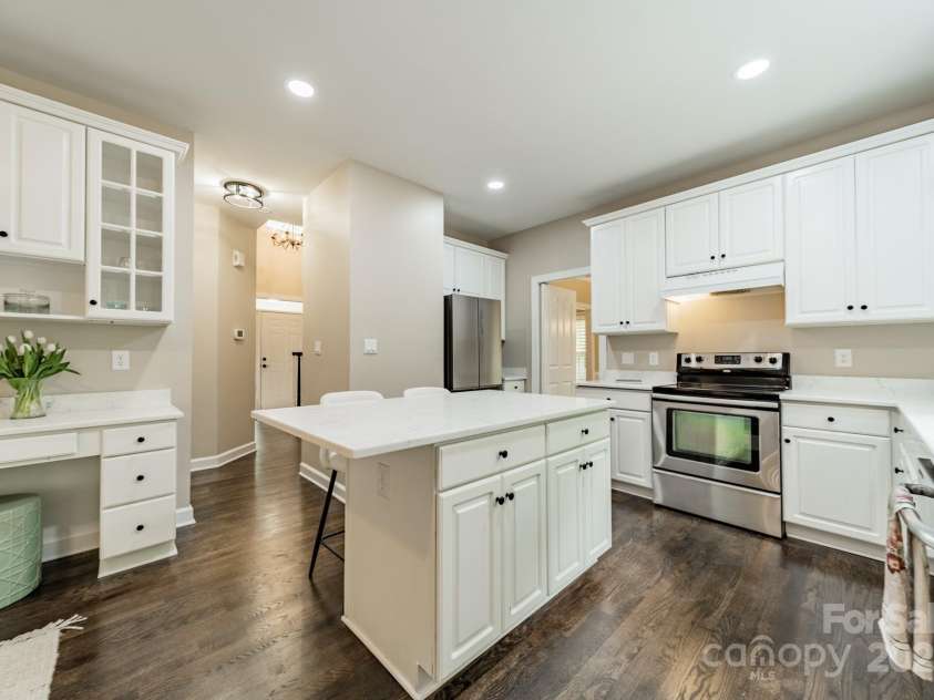 2907 Notchview Court, Charlotte, NC 28210.  MLS# CAR4257464, YatesRealty ID 13068. Kitchen