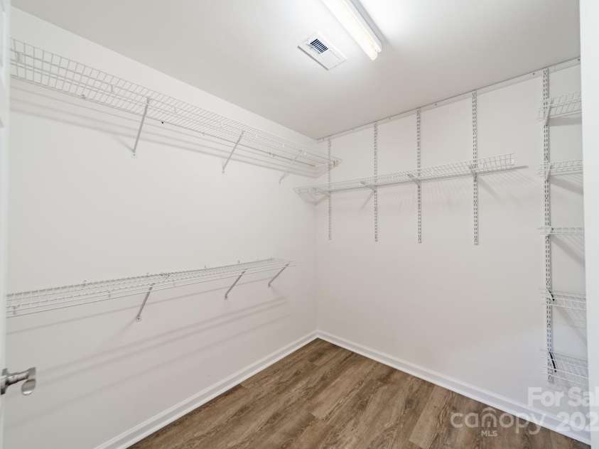 2907 Notchview Court, Charlotte, NC 28210.  MLS# CAR4257464, YatesRealty ID 13068. Primary Closet