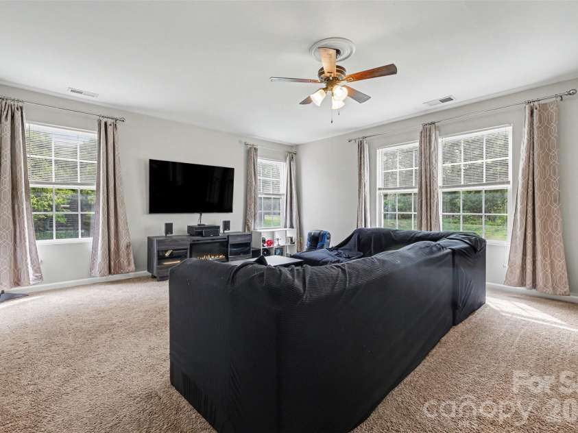 1038 Chalk Hill Lane, Charlotte, NC 28214.  MLS# CAR4363237, YatesRealty ID 13069. 