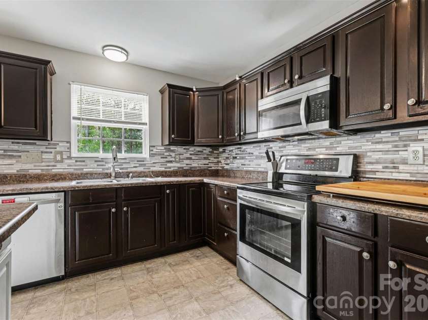 1038 Chalk Hill Lane, Charlotte, NC 28214.  MLS# CAR4363237, YatesRealty ID 13069. 