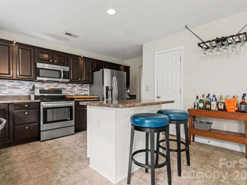 1038 Chalk Hill Lane, Charlotte, NC 28214.  MLS# CAR4363237, YatesRealty ID 13069. 