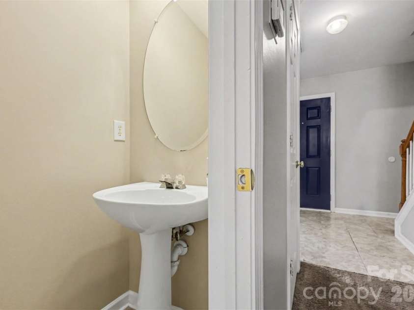 1038 Chalk Hill Lane, Charlotte, NC 28214.  MLS# CAR4363237, YatesRealty ID 13069. 