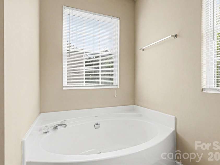 1038 Chalk Hill Lane, Charlotte, NC 28214.  MLS# CAR4363237, YatesRealty ID 13069. 