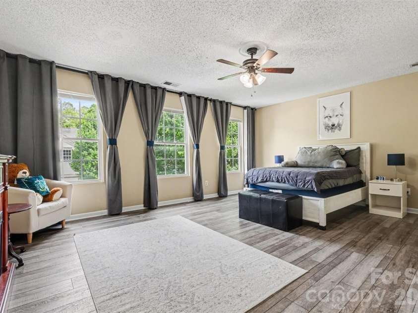 1038 Chalk Hill Lane, Charlotte, NC 28214.  MLS# CAR4363237, YatesRealty ID 13069. 