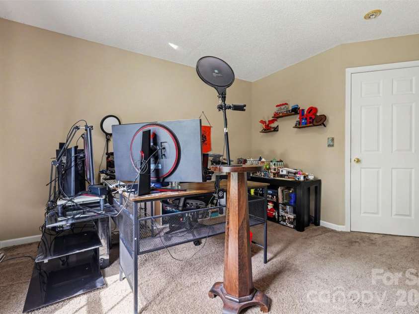 1038 Chalk Hill Lane, Charlotte, NC 28214.  MLS# CAR4363237, YatesRealty ID 13069. 