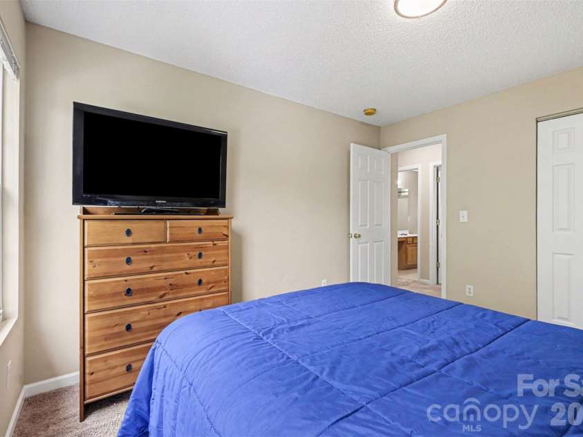 1038 Chalk Hill Lane, Charlotte, NC 28214.  MLS# CAR4363237, YatesRealty ID 13069. 