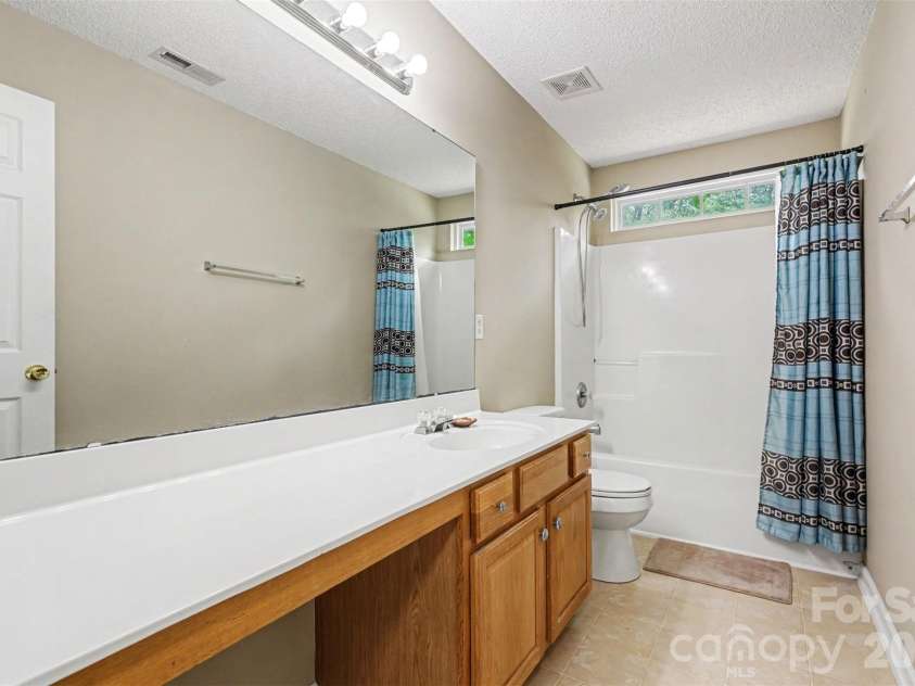 1038 Chalk Hill Lane, Charlotte, NC 28214.  MLS# CAR4363237, YatesRealty ID 13069. 