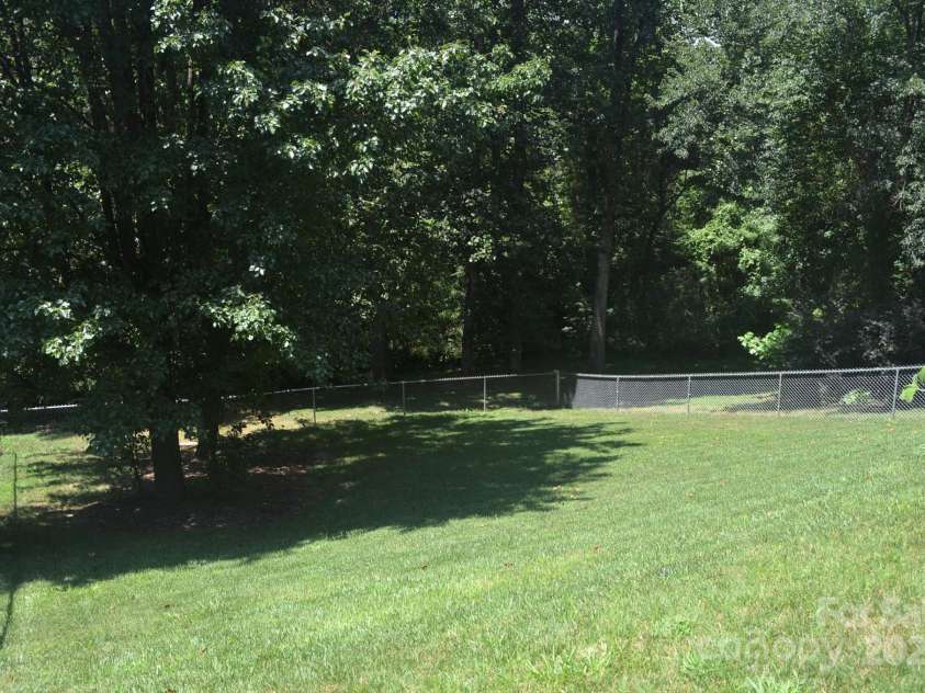 5665 Gold Creek Bay Drive, Hickory, NC 28601.  MLS# CAR4286069, YatesRealty ID 1307. Backyard