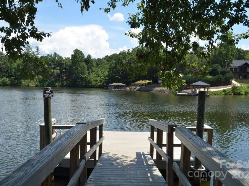 5665 Gold Creek Bay Drive, Hickory, NC 28601.  MLS# CAR4286069, YatesRealty ID 1307. Community Lake Dock