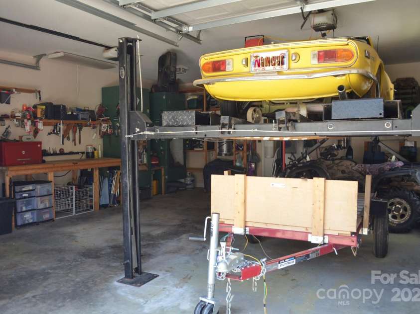 5665 Gold Creek Bay Drive, Hickory, NC 28601.  MLS# CAR4286069, YatesRealty ID 1307. Garage